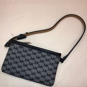 MICHAEL KORS genuine leather shoulder bag w/ strap